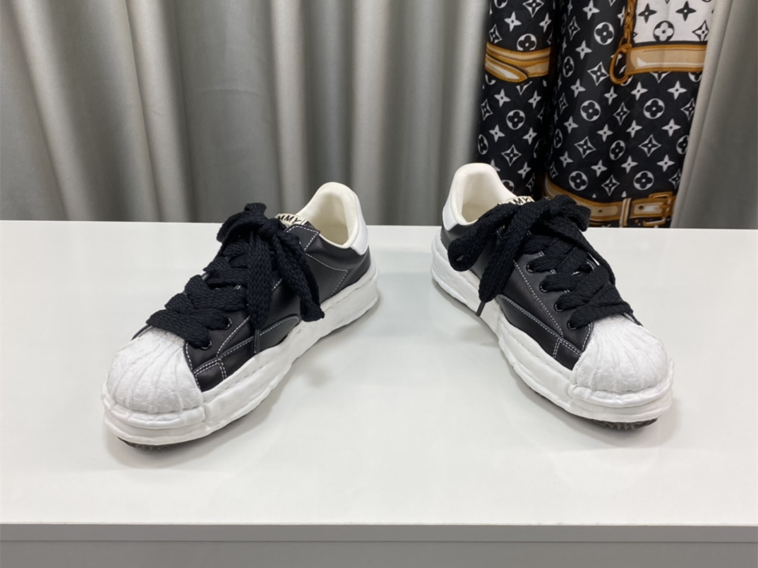 Maison Mihara Yasuhiro Low-Top Sneakers MMY-026