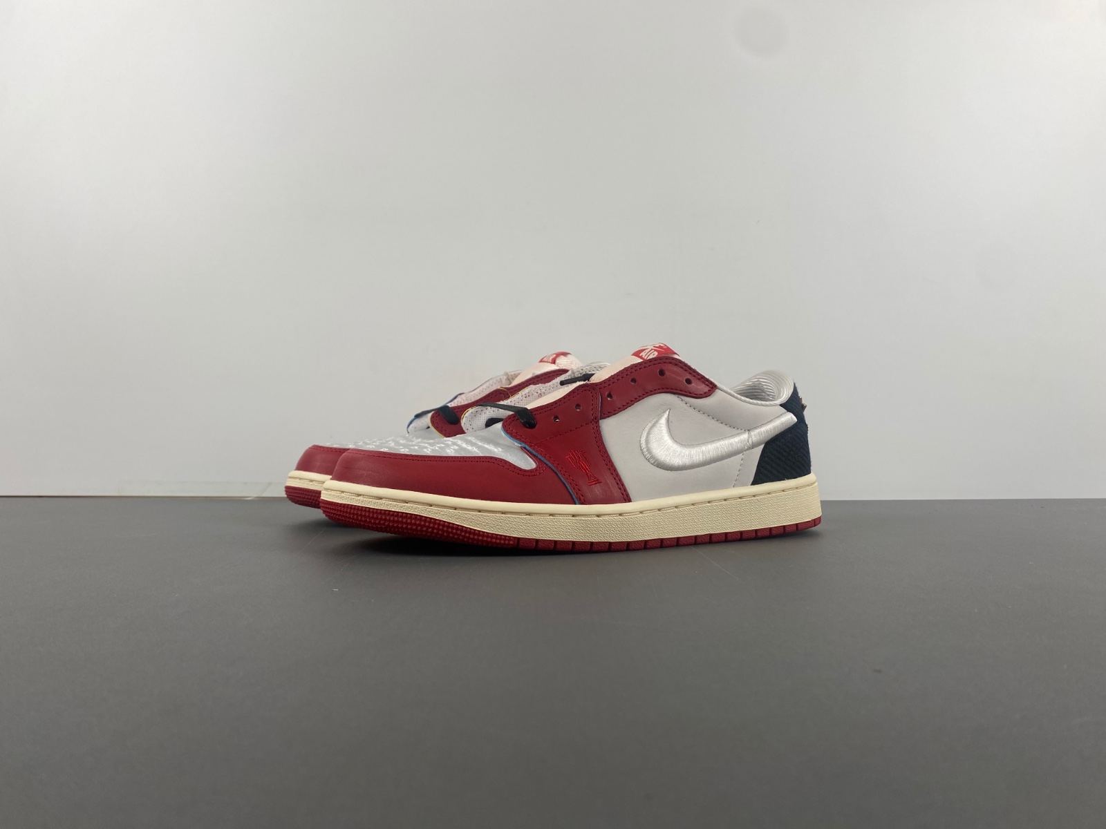 Trophy Room x Air Jordan 1 Low OG “Rookie Card: Home” HV6157-100