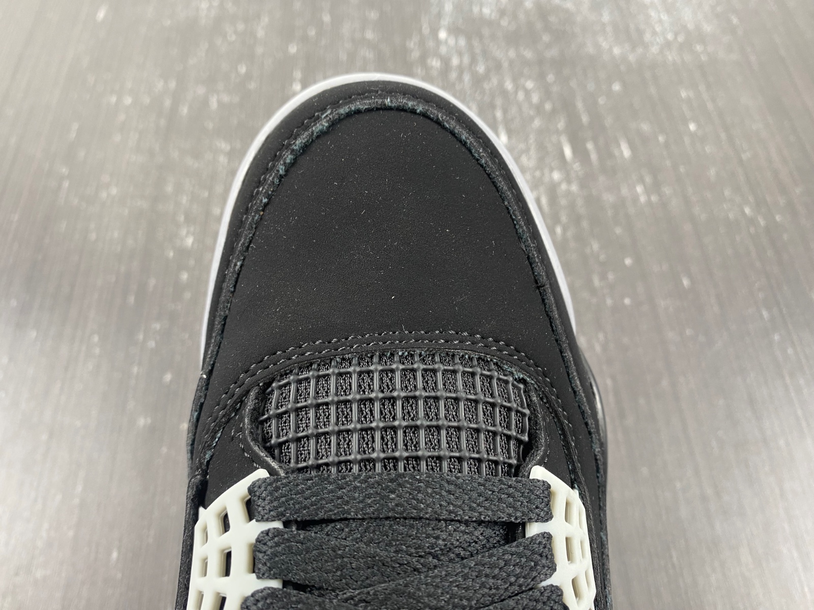 Air Jordan 4 SB bred