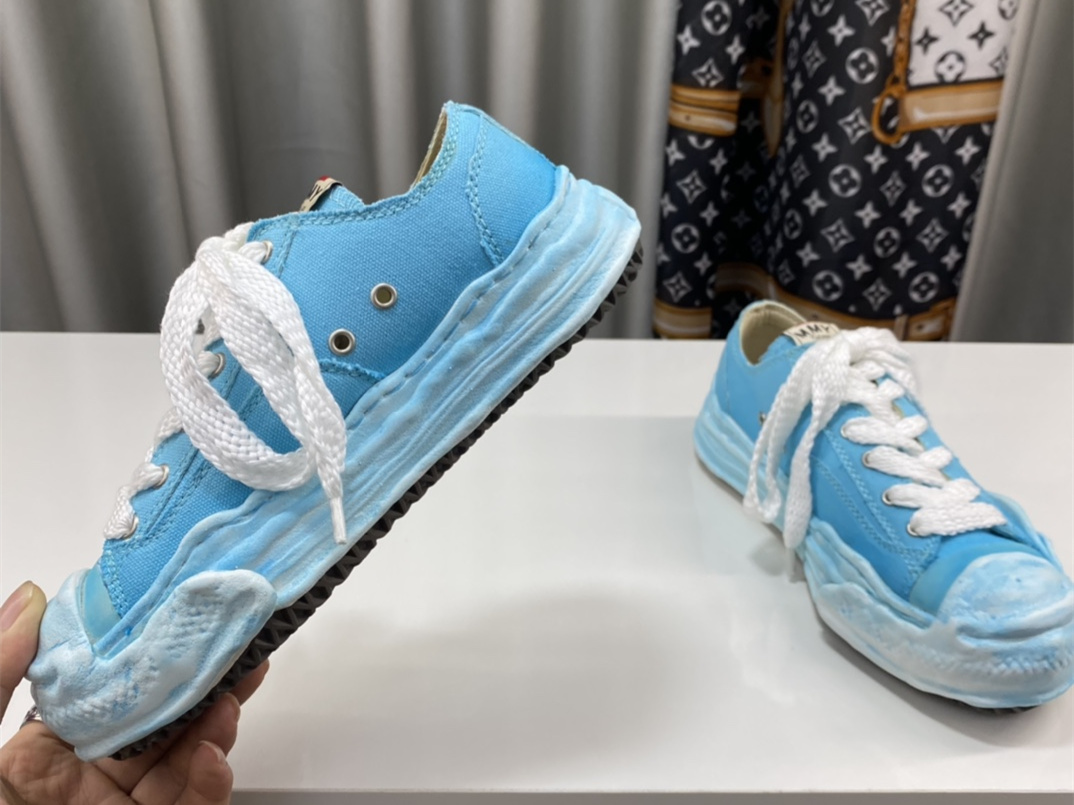 Maison Mihara Yasuhiro Low-Top Sneakers MMY-037