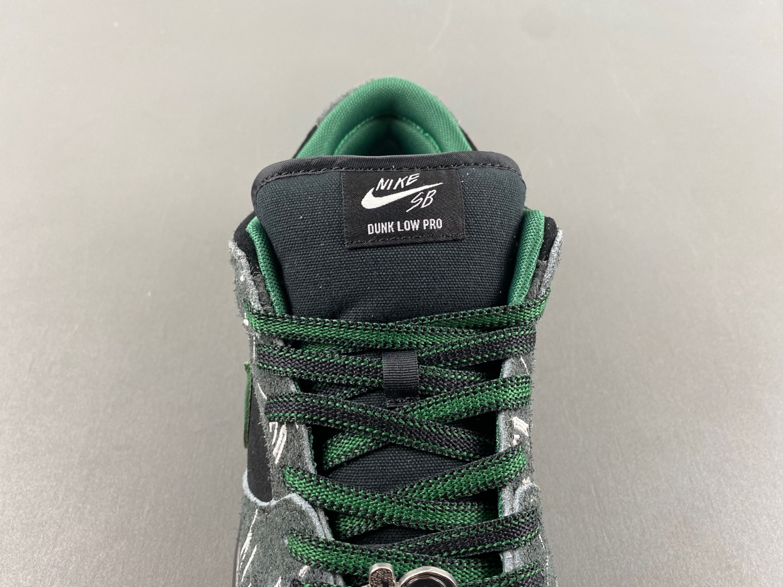 There Skateboards x Nike SB Dunk Low   HF7743-001