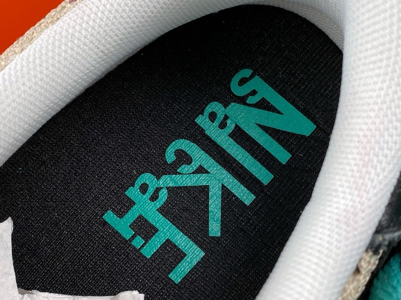 Sacai x Nike Regasus Vaporrly SP Beige/Purplish Red-Grass Green BV0073-102