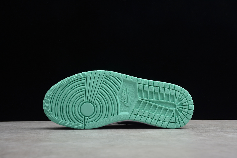 Air Jordan 1 Retro Low 