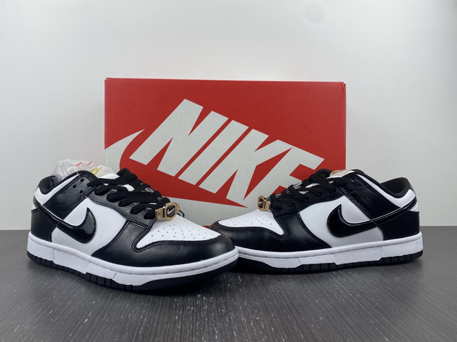 Nike Dunk Low World Champ DR9511-100