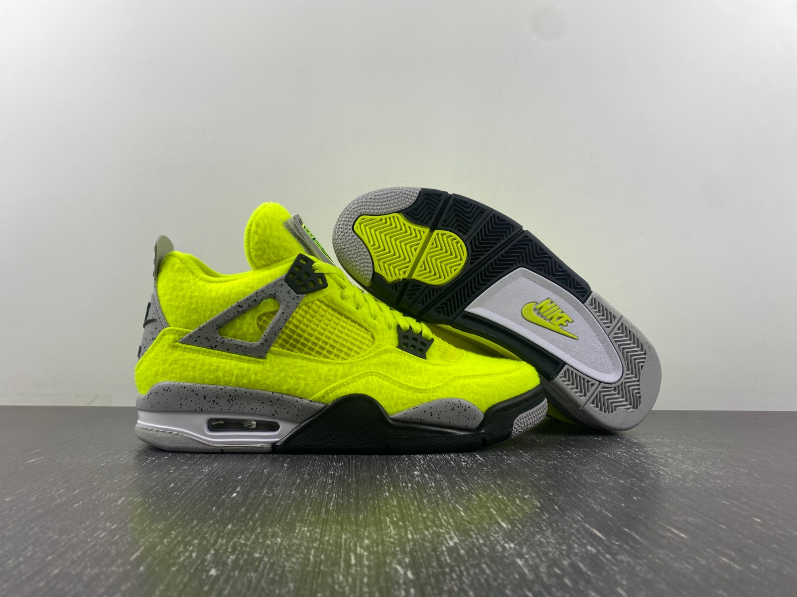 Air Jordan4 tennis ball