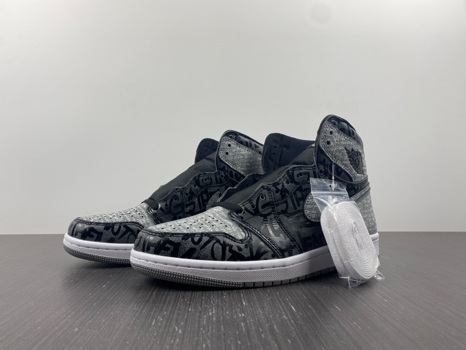 Air Jordan 1 High OG “Rebellionaire” 555088-036