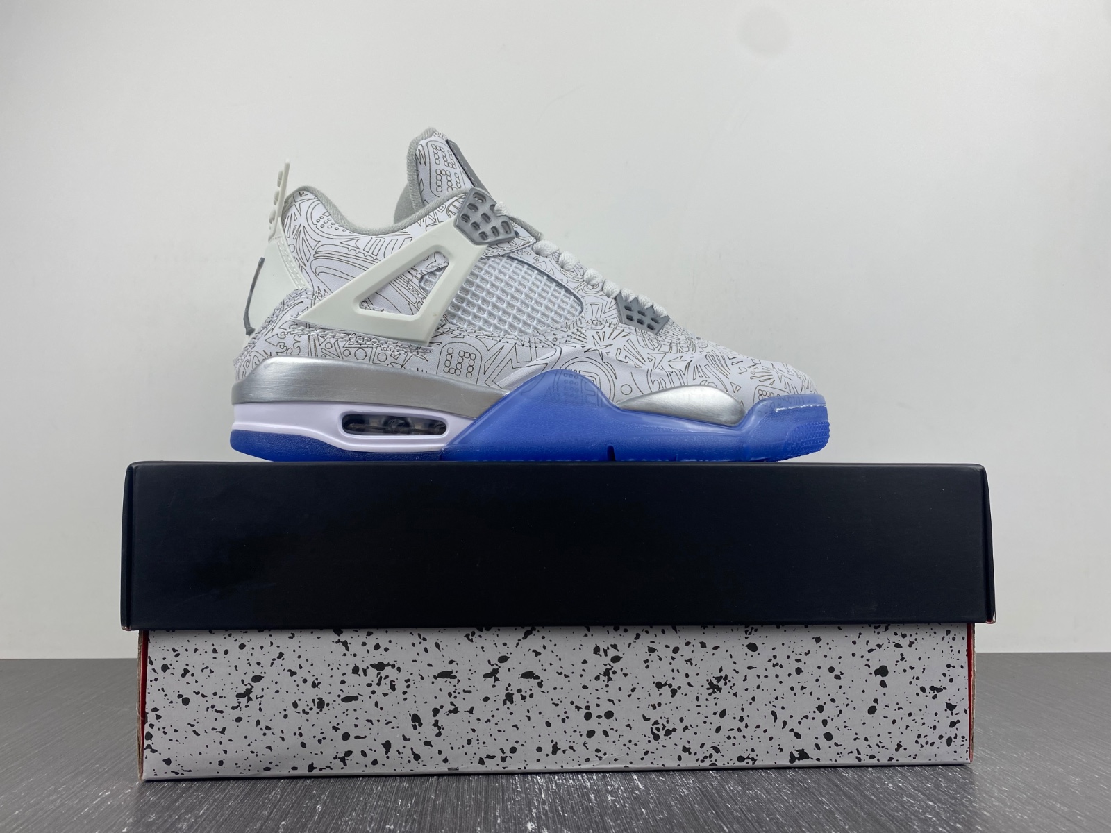Air Jordan 4 Retro