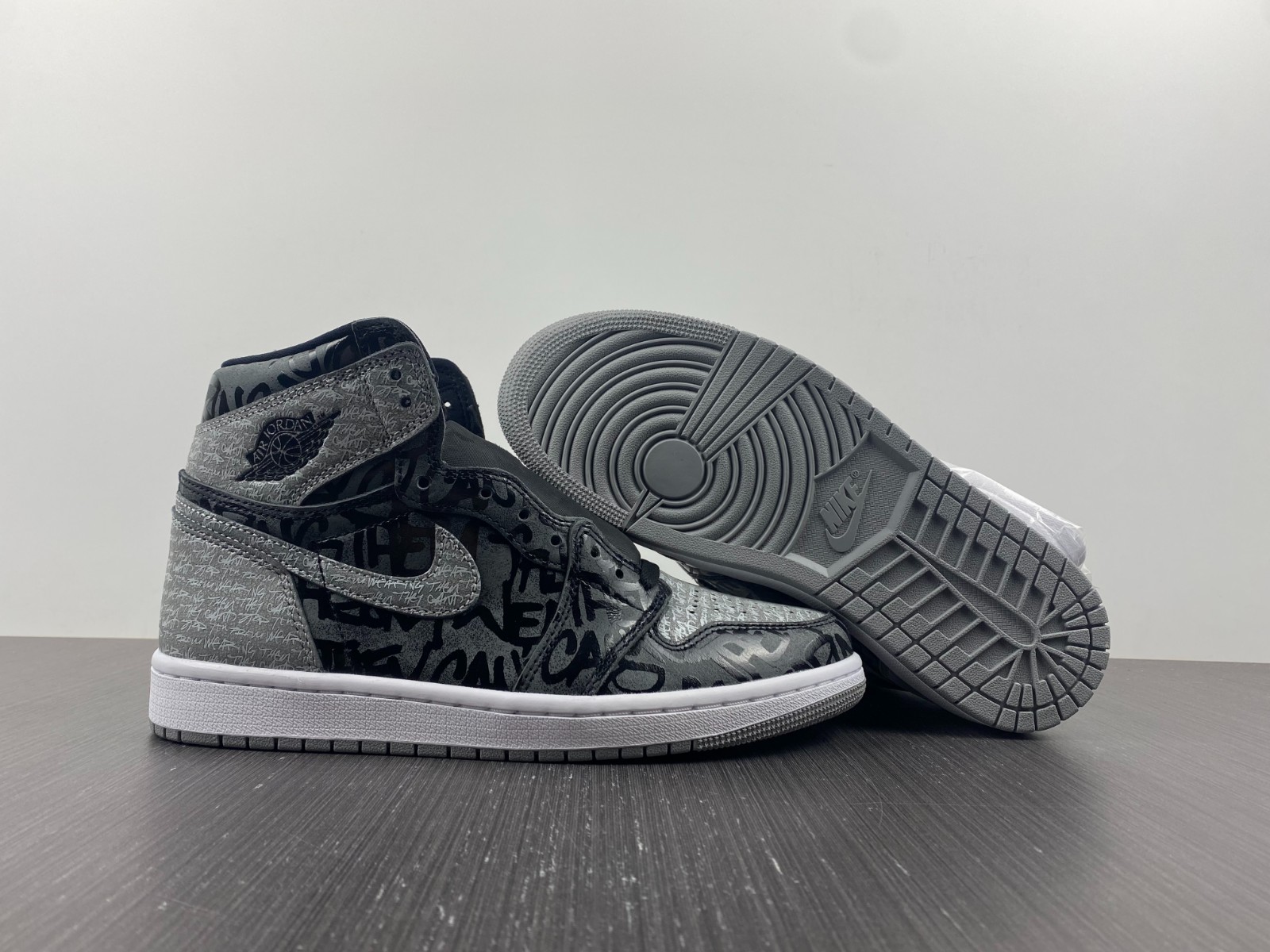 Air Jordan 1 High OG “Rebellionaire” 555088-036