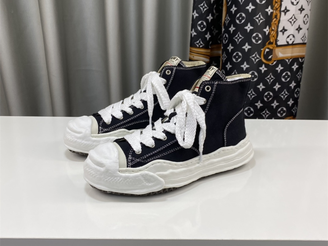 Maison Mihara Yasuhiro High-Top Sneakers MMY-017