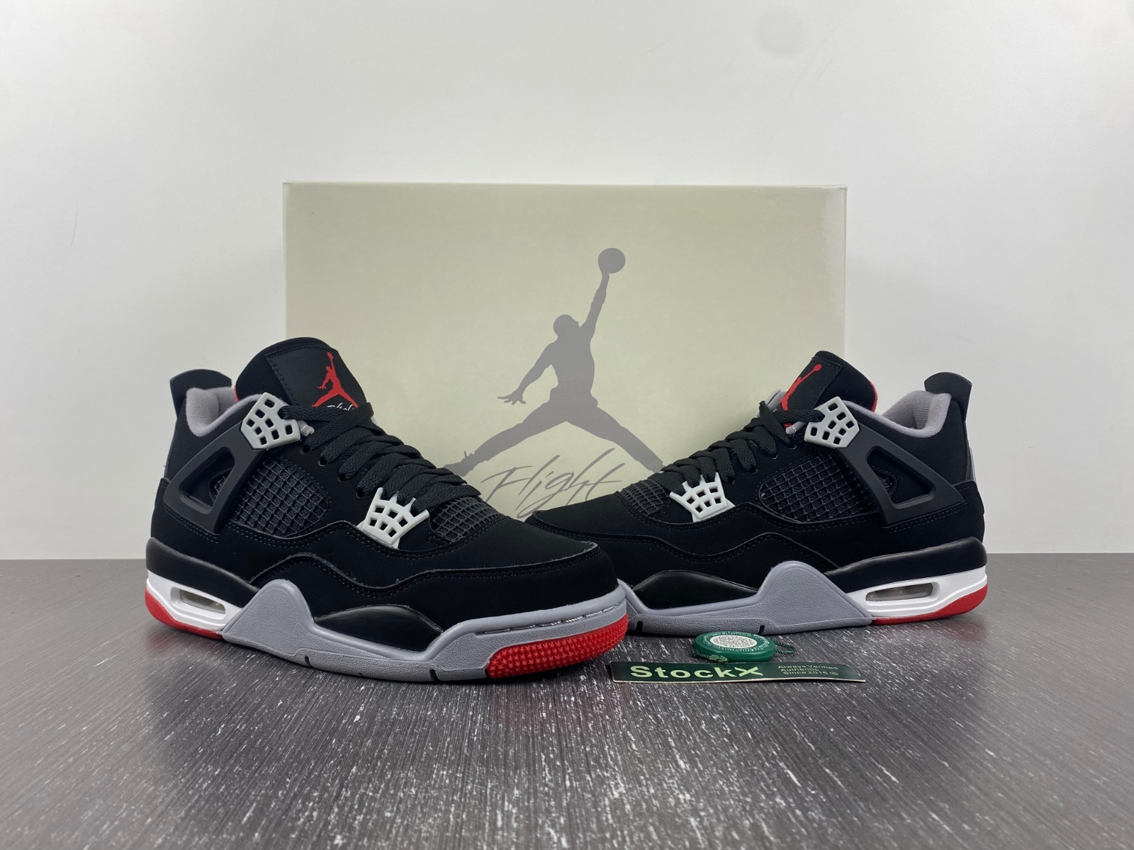 Air Jordan 4 SB bred