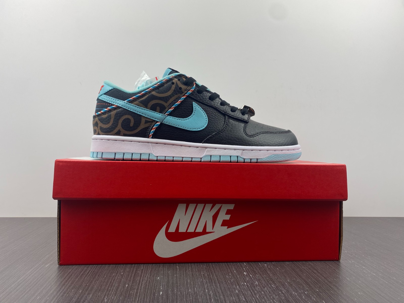 Nike Dunk Low Barber Shop DH7614-001