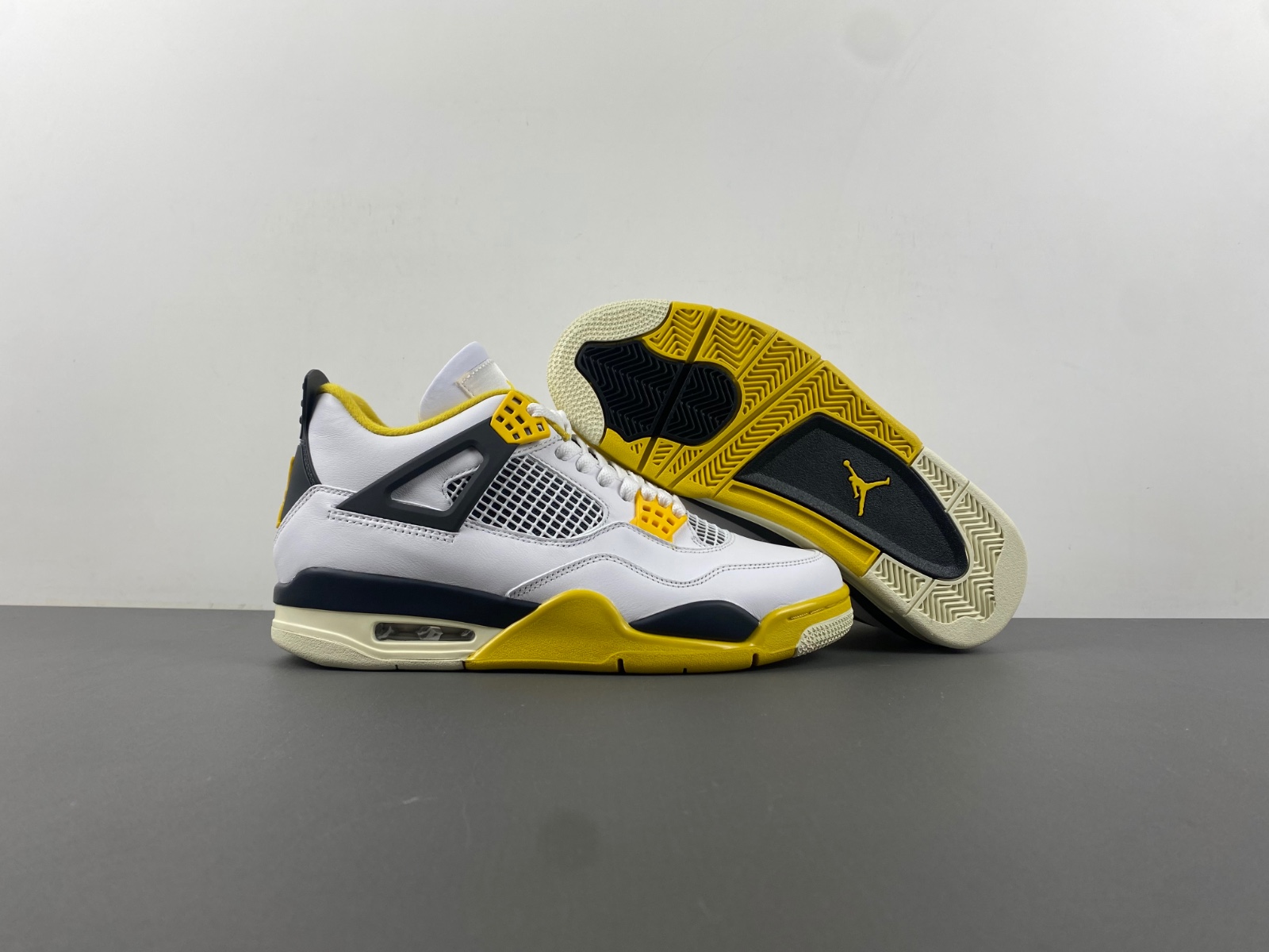 Air Jordan 4  "Vivid Sulfur" AQ9129-101