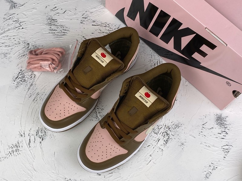 Stüssy x Dunk Low Pro SB 