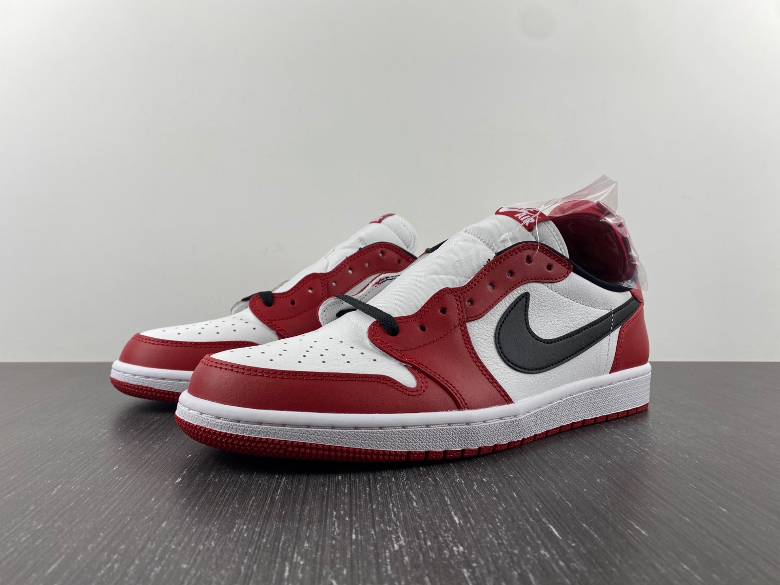 Air Jordan 1 Retro Low OG 'Chicago' 705329-600