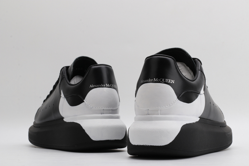 MCQUEEN OVERSIZED SNEAKER