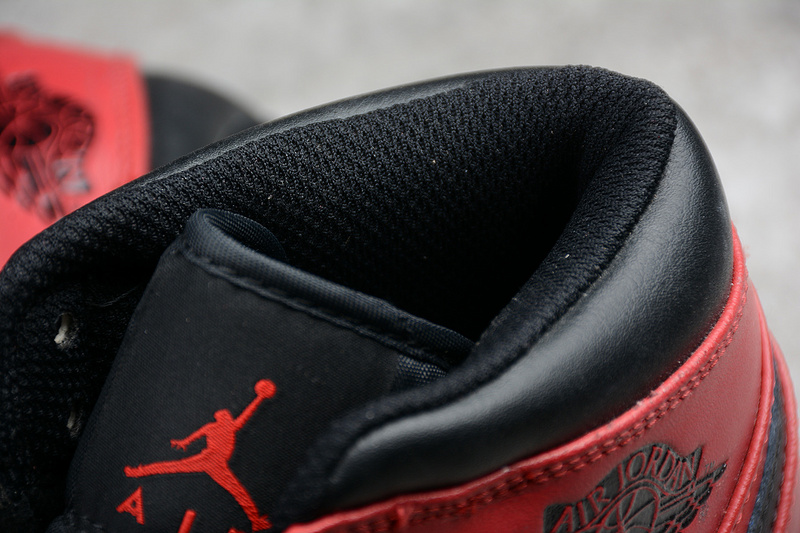 Air JorAir Jordan 1 Mid Gym Red Black 554724-610