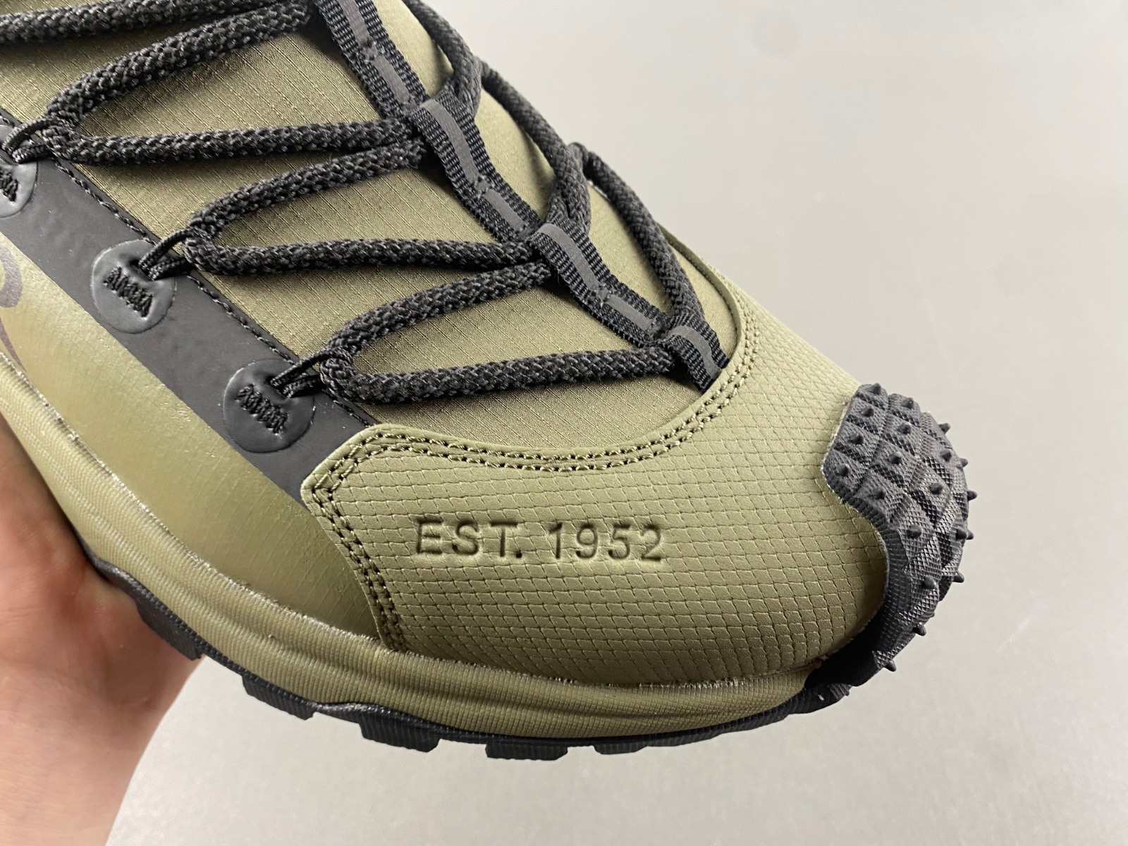 Moncler Trailgrip Lite 2 Sneakers  MC-005