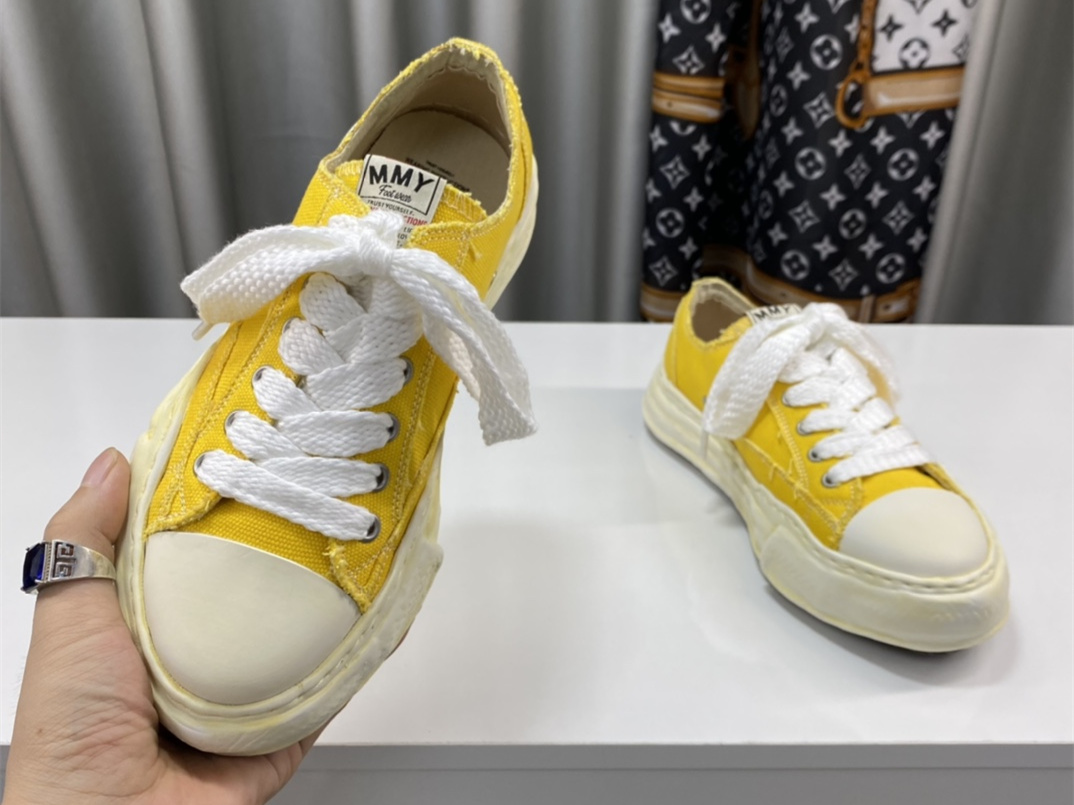 Maison Mihara Yasuhiro Low-Top Sneakers MMY-035