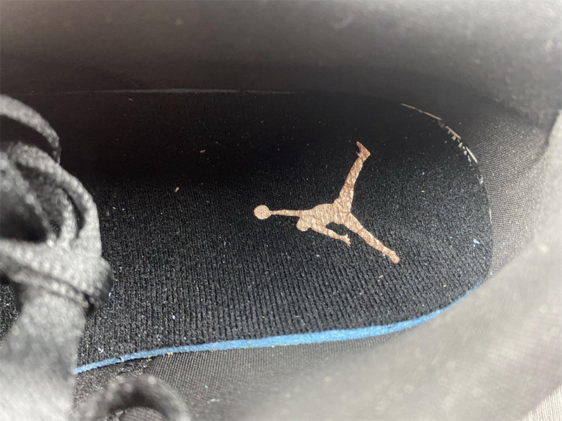 Air Jordan 1 Retro Low Black Gold Patent 554723-032