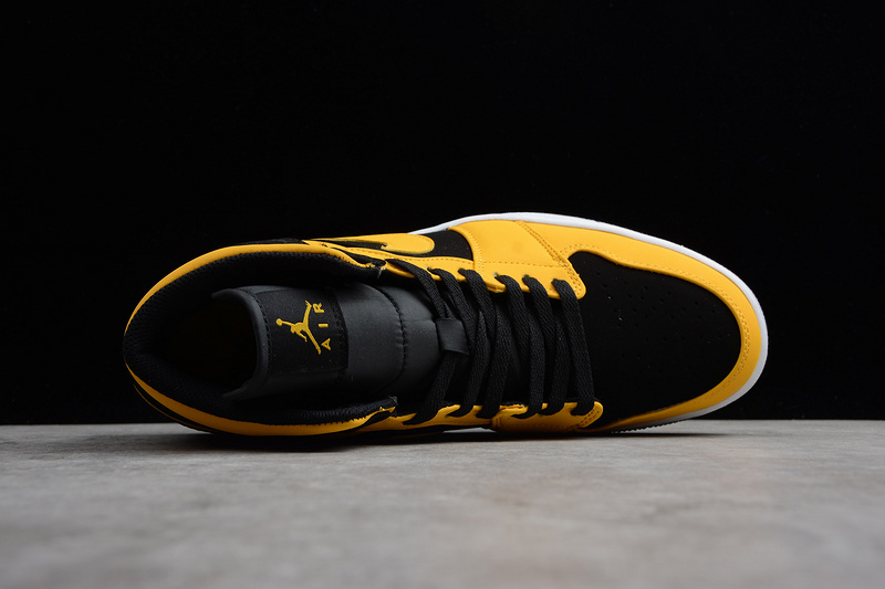 Air Jordan 1 Retro Mid 