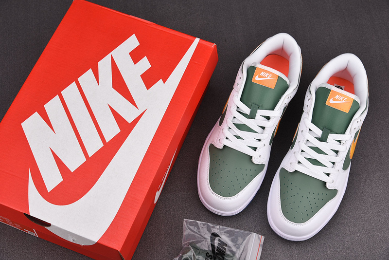 Nike Dunk Low SE NY vs. NY - DN2489-300