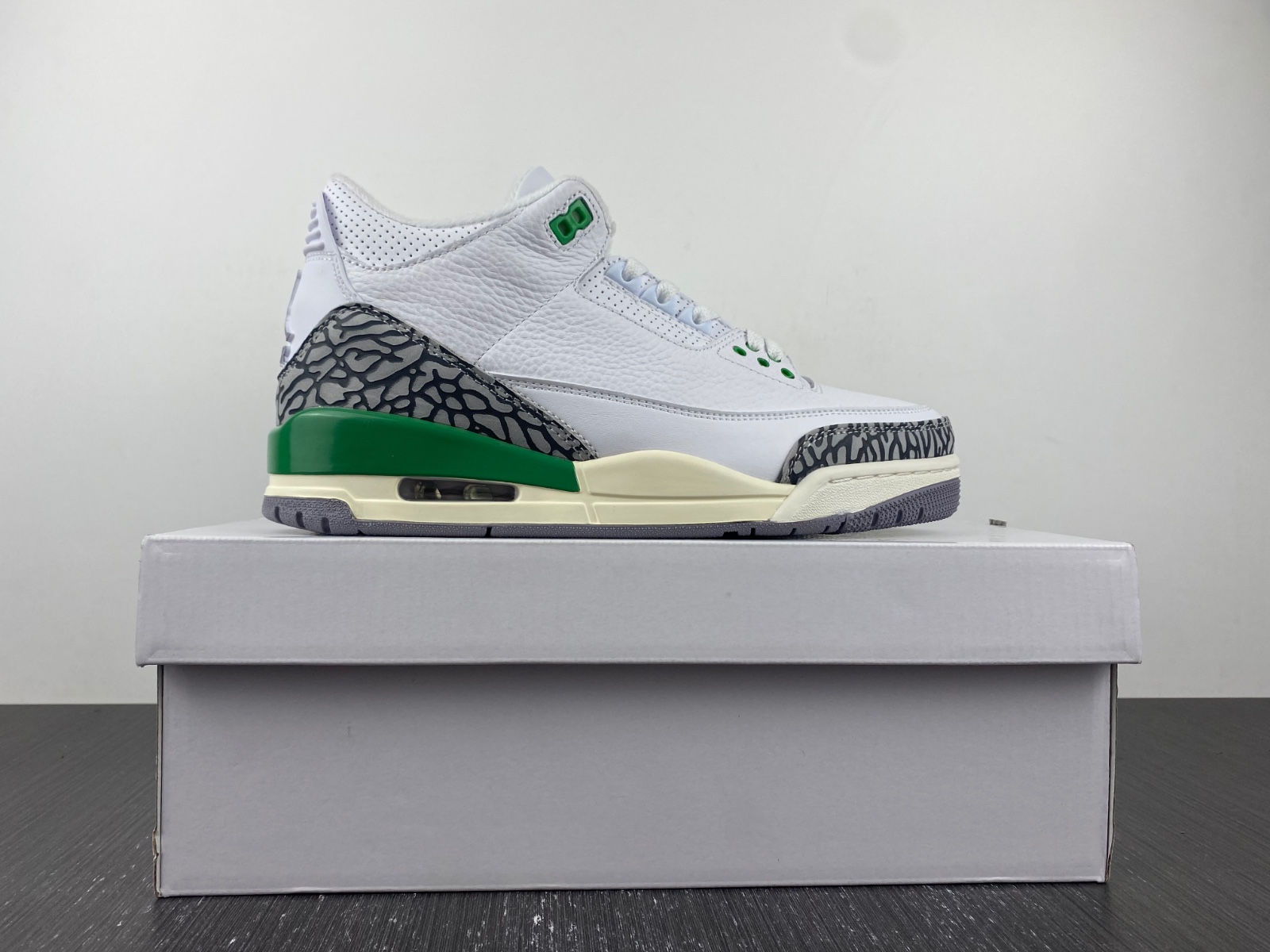 Air Jordan 3 Lucky Green CK9246-136