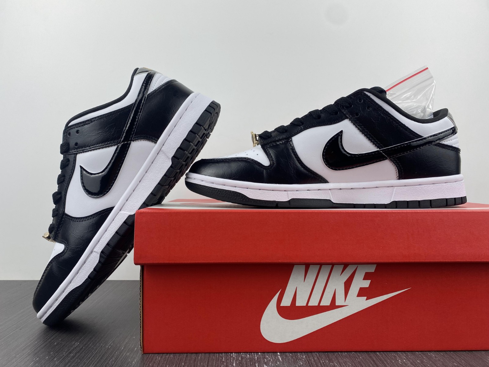 Nike Dunk Low World Champ DR9511-100