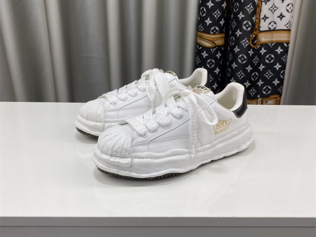 Maison Mihara Yasuhiro Low-Top Sneakers MMY-027