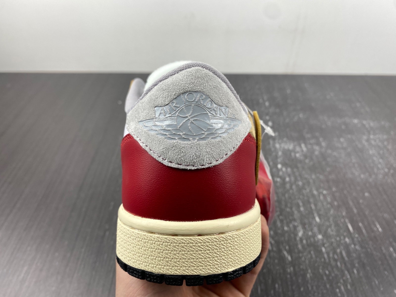 OFF-WHITE x Air Jordan 1 customize