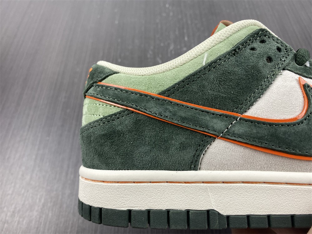 Katsuhiro Otomo x Nike Dunk Low "Steam Boy"