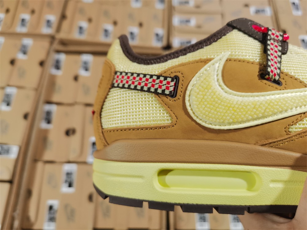 Travis Scott Nike Air Max 1 DO9392-701