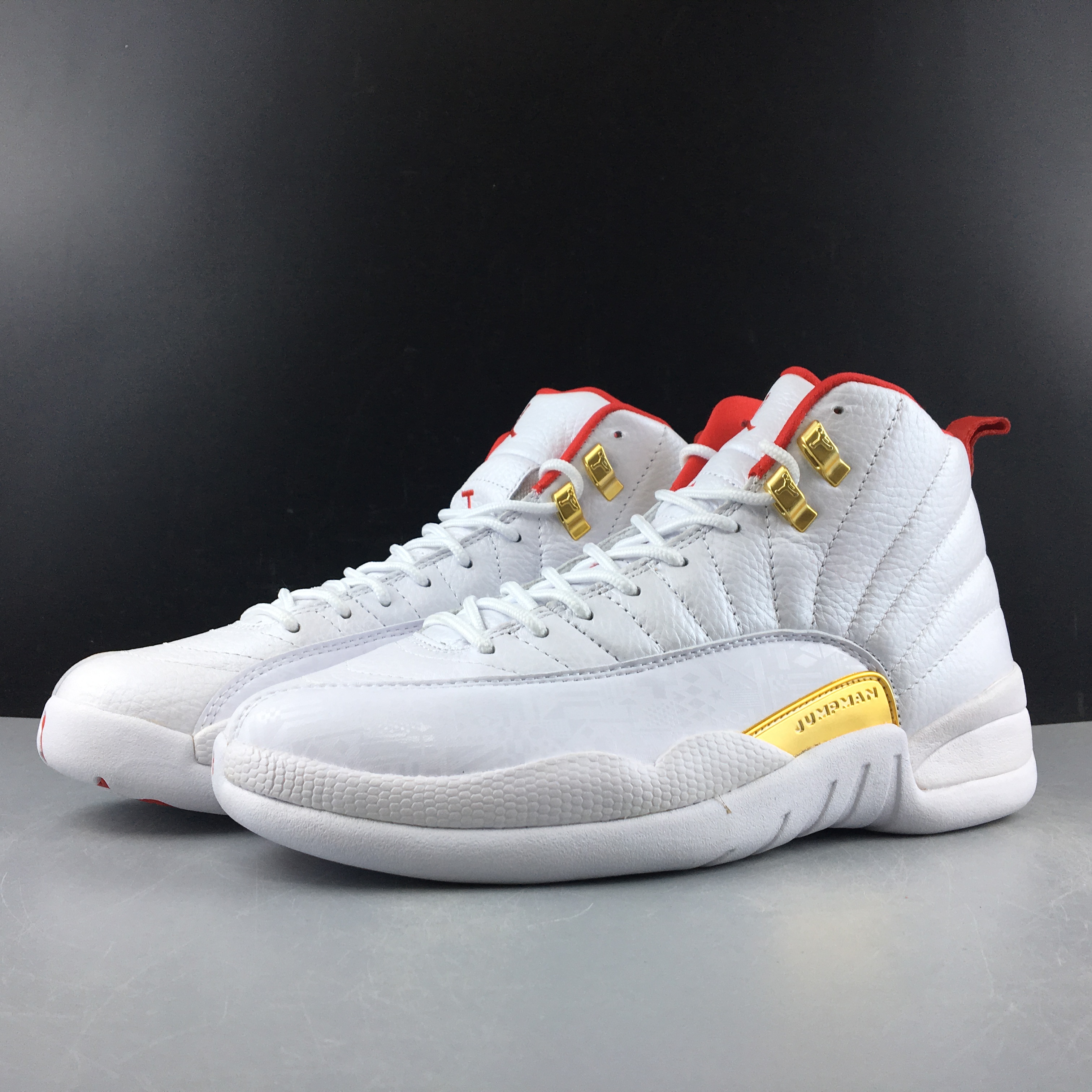 Air Jordan 12 Retro Hyper Royal AO6068-004