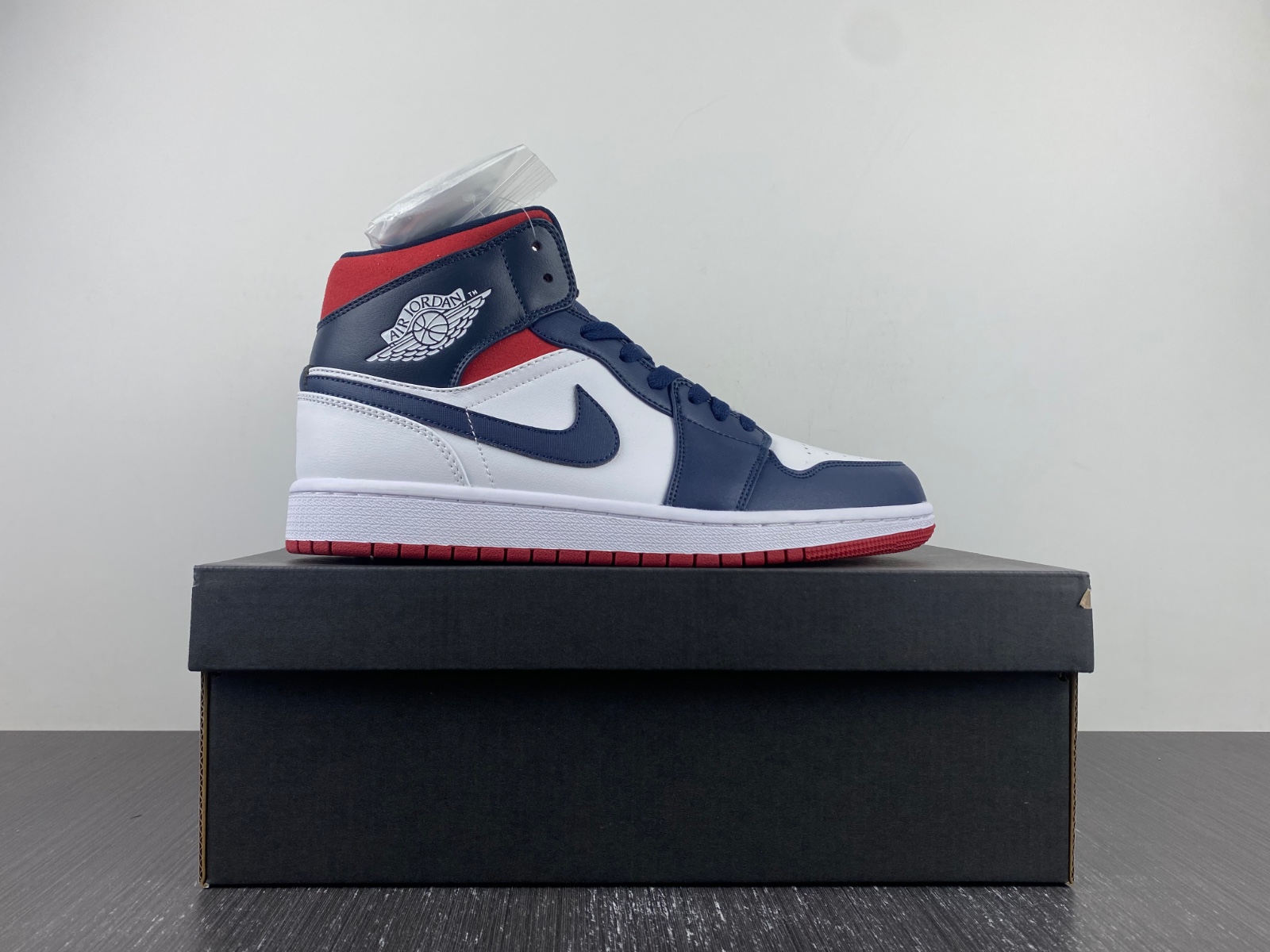 Air Jordan 1 Mid SE USA 852542-104