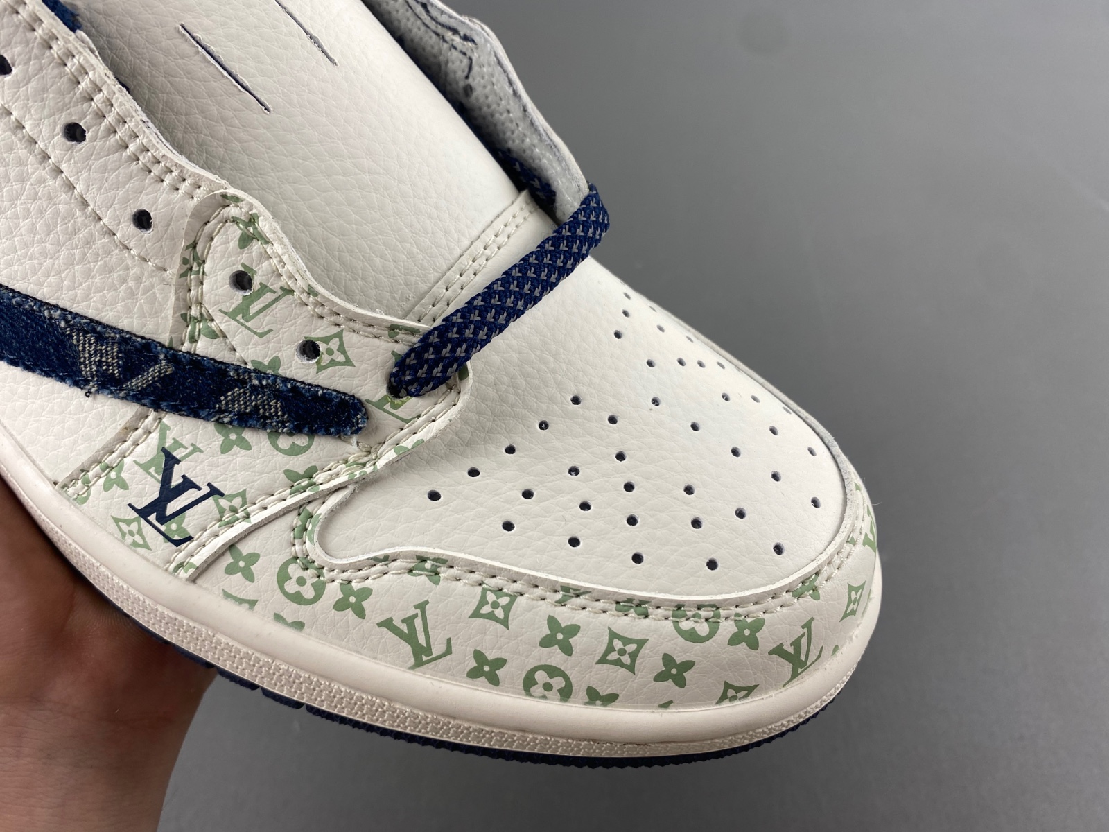 Travis Scott x Air Jordan 1 Low OG  SJ2968-004