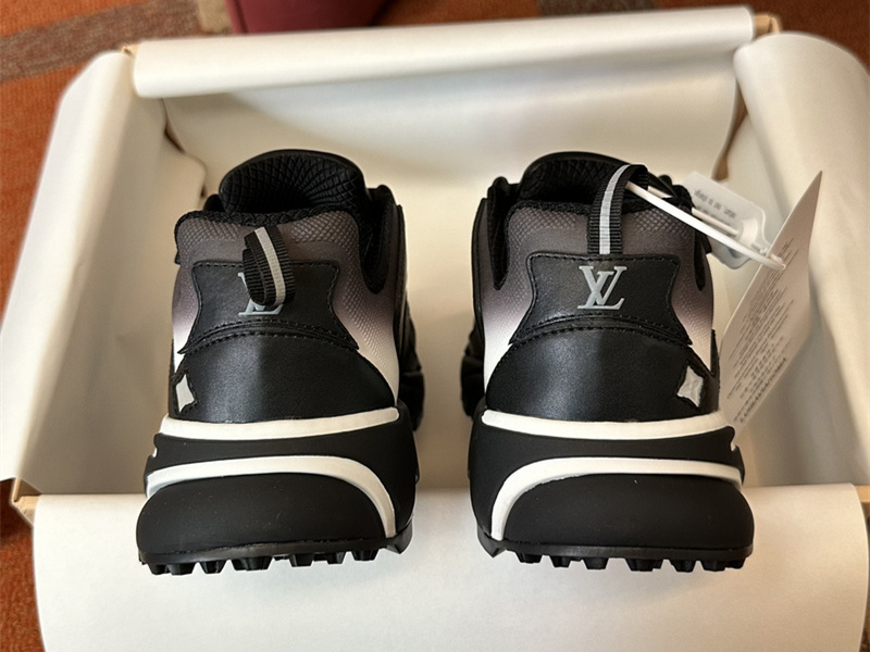 LV Runner Tatic Sneaker