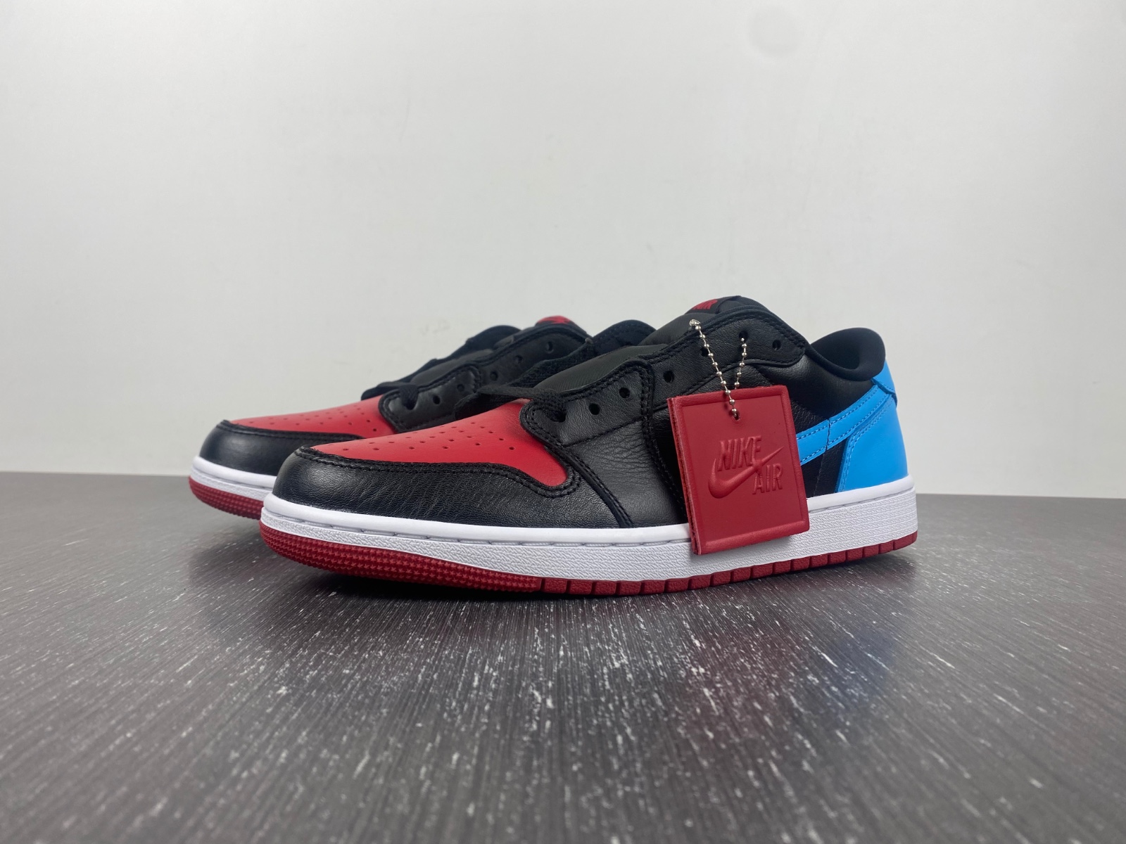 Air Jordan 1 Low OG UNC to Chicago CZ0775-046