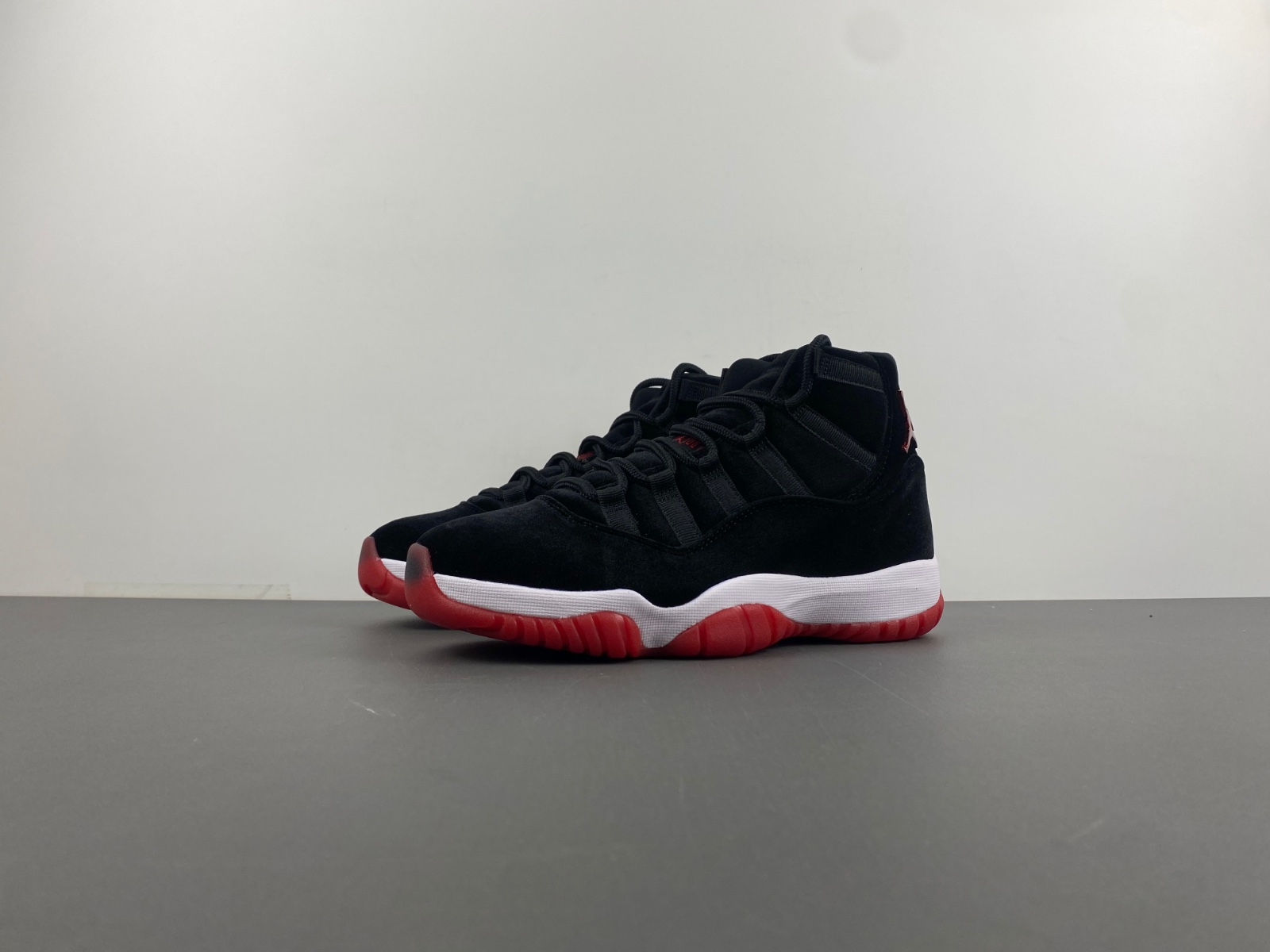 Air Jordan 11 WMNS “Bred Velvet”