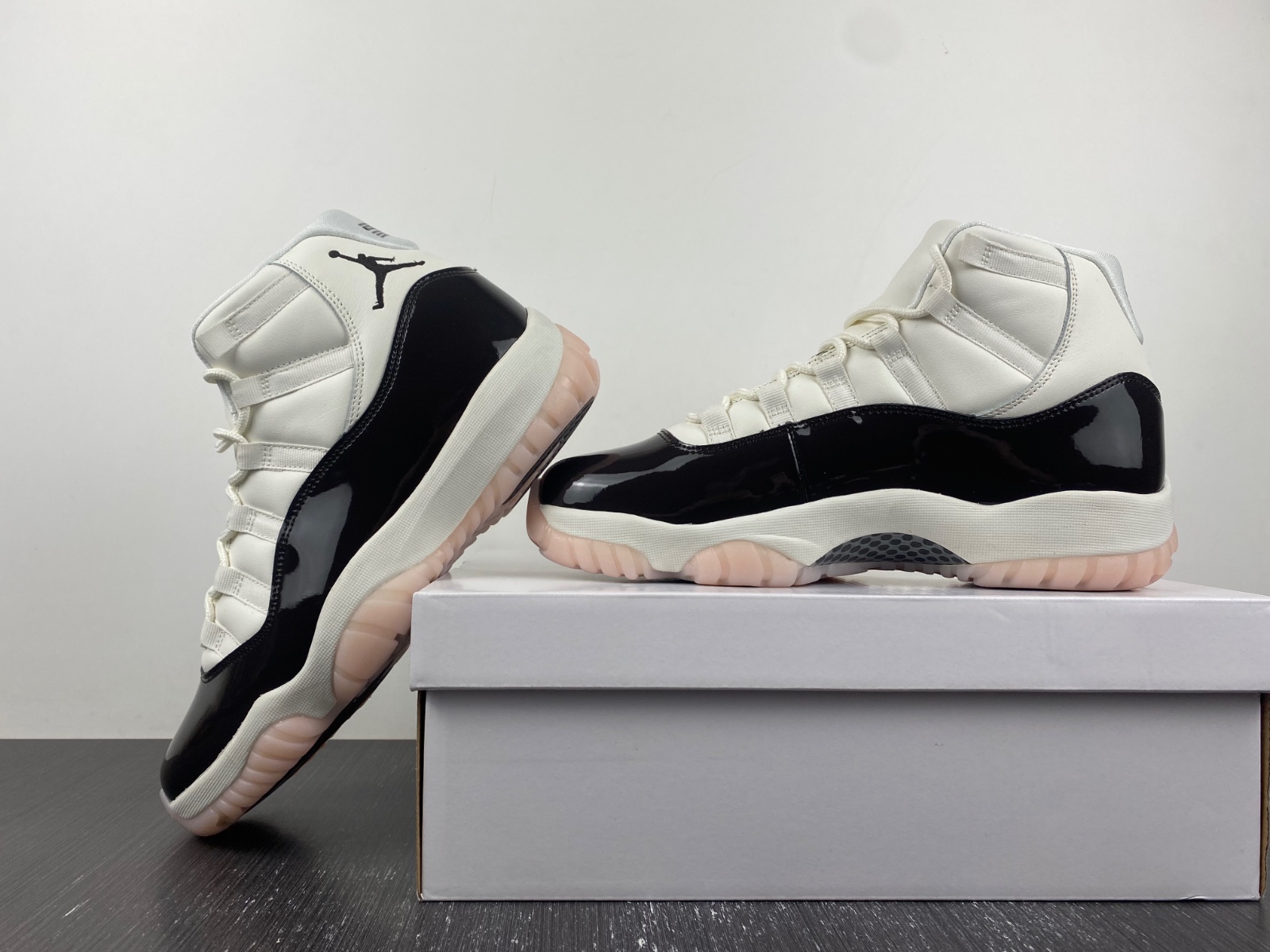 Air Jordan 11 "Neapolitan" AR0715-101
