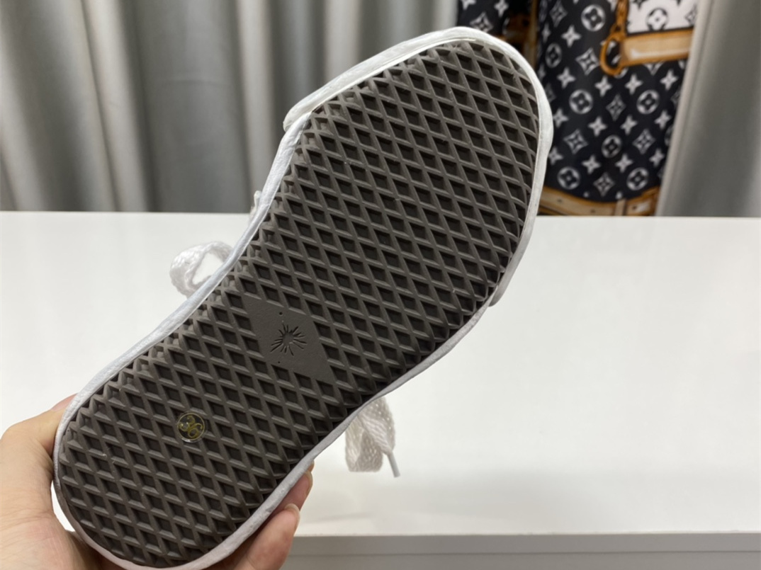 Maison Mihara Yasuhiro Low-Top Sneakers MMY-038