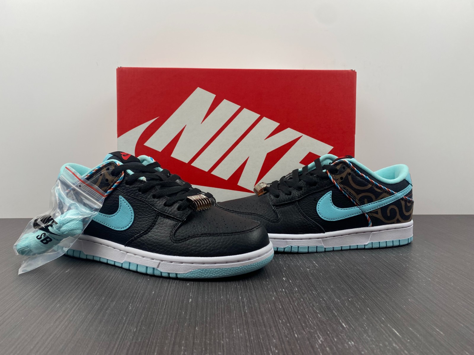 Nike Dunk Low Barber Shop DH7614-001
