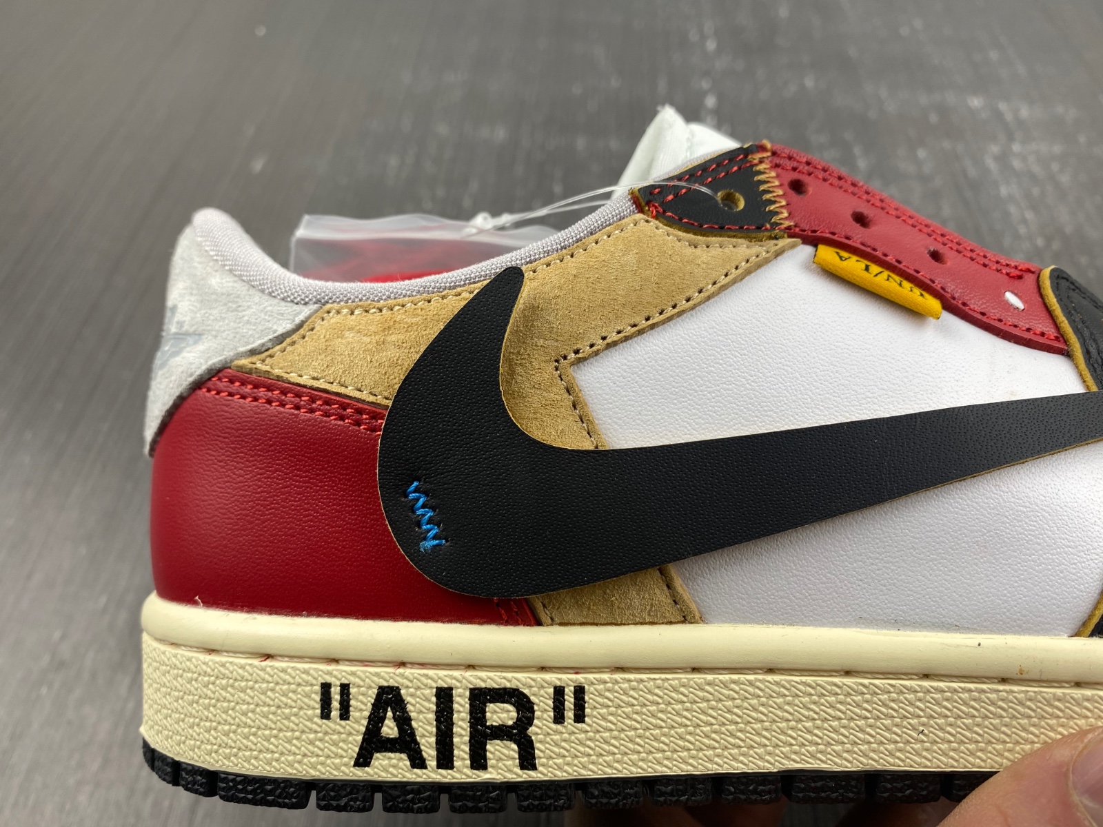 OFF-WHITE x Air Jordan 1 customize