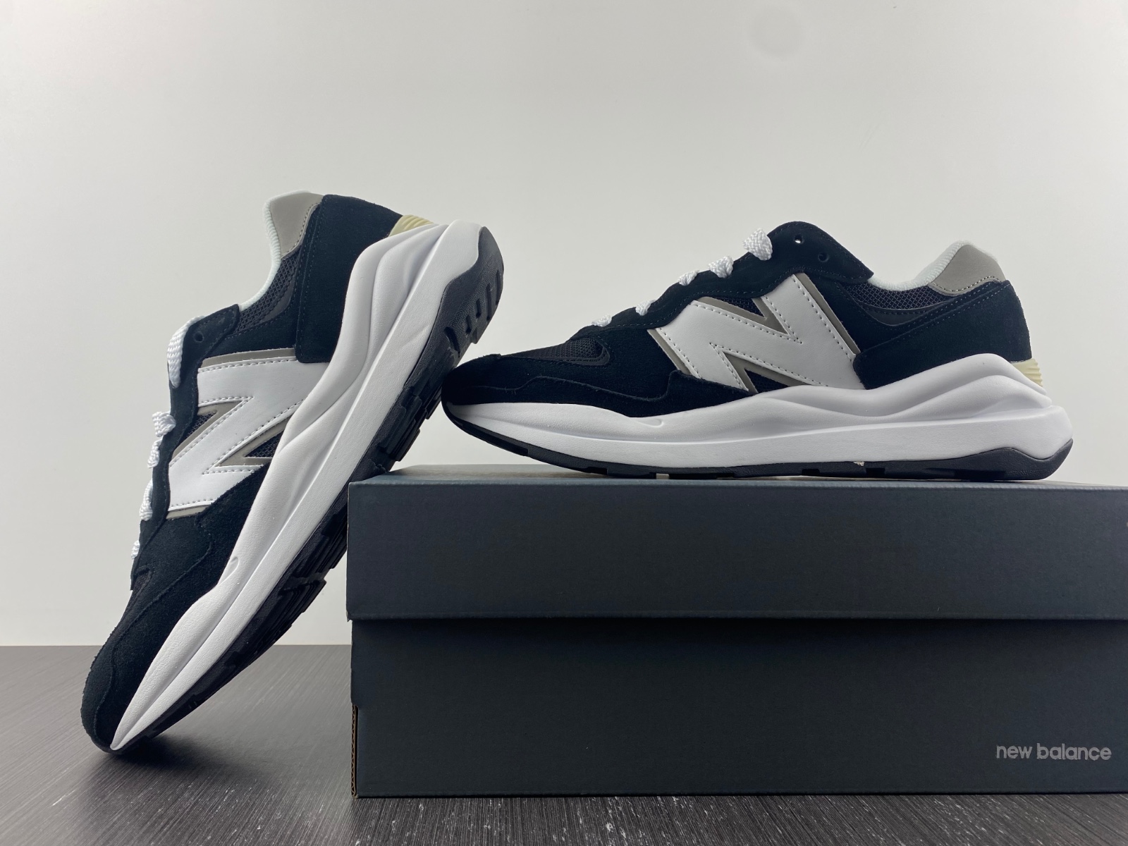 New Balance 57/40 Team Black - M5740CB