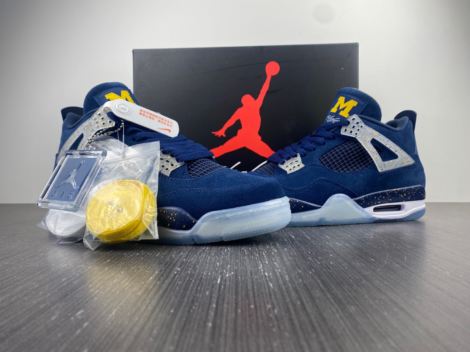 Air Jordan 4 Retro