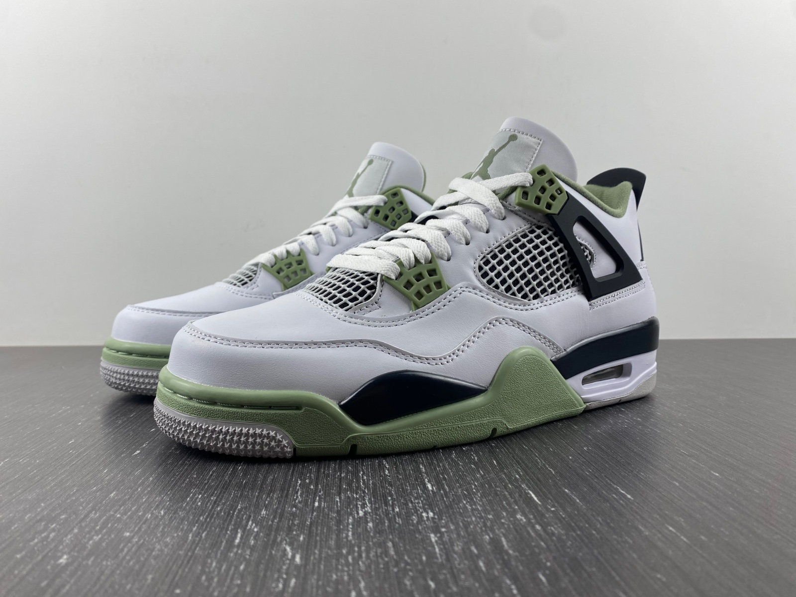 Air Jordan 4 WMNS "Oil Green" AQ9129-103