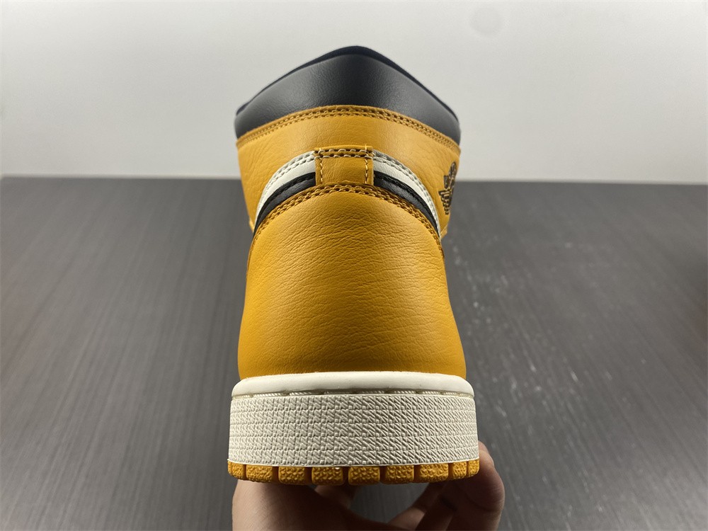 Air Jordan 1 High OG "Yellow Toe" 555088