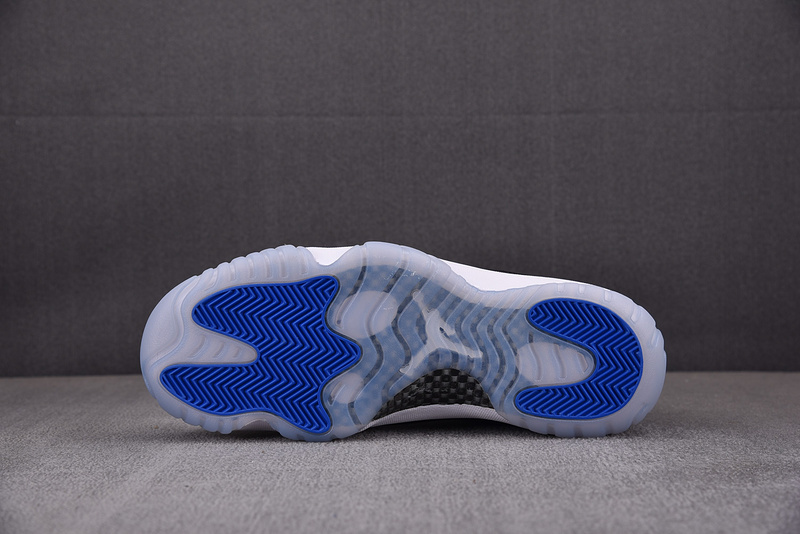 Air Jordan 11 Retro Low "Space Jam" FV5104-004