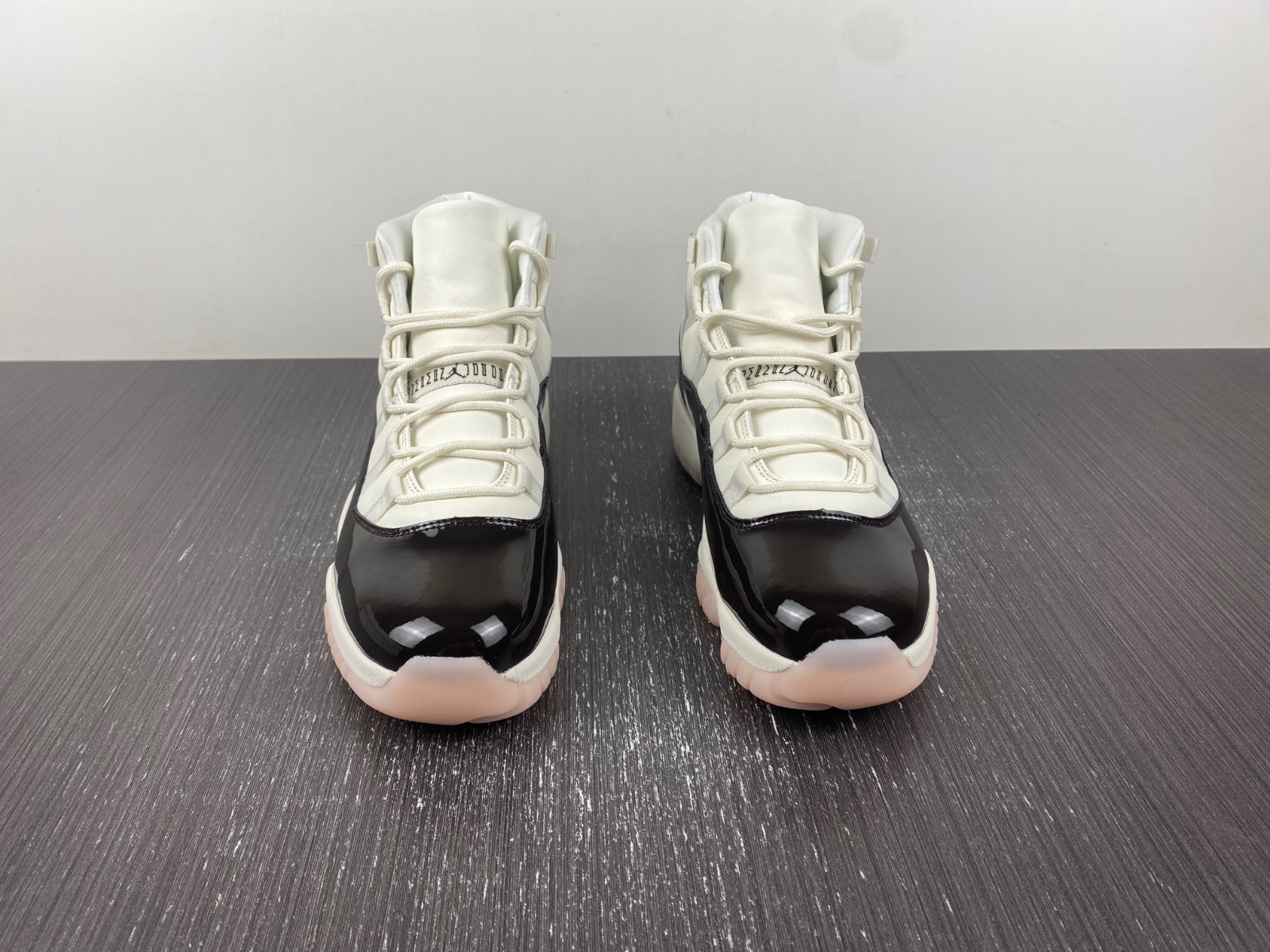 Air Jordan 11 "Neapolitan" AR0715-101