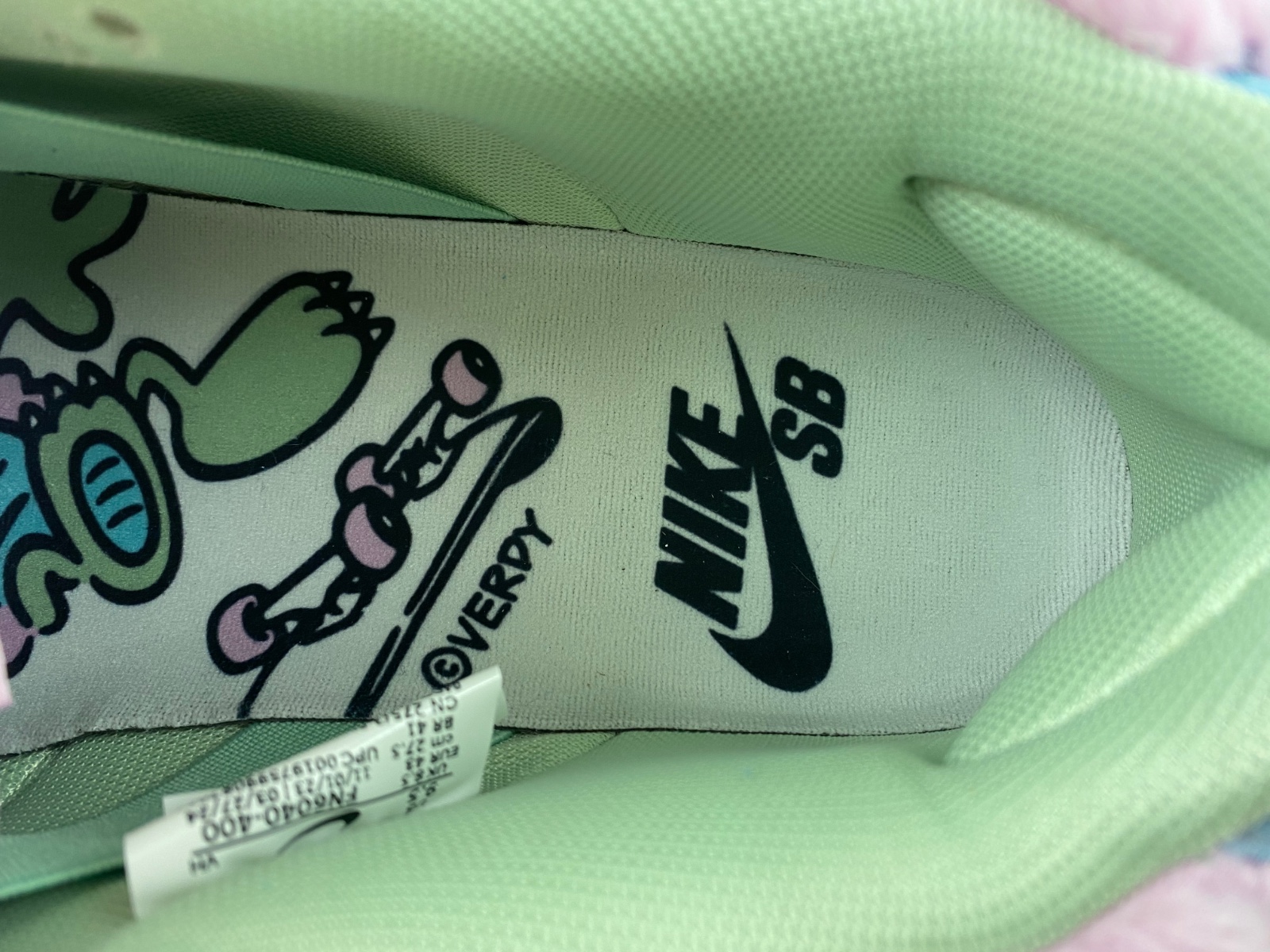 Verdy x Nike SB Dunk Low “Visty”  FN6040-400