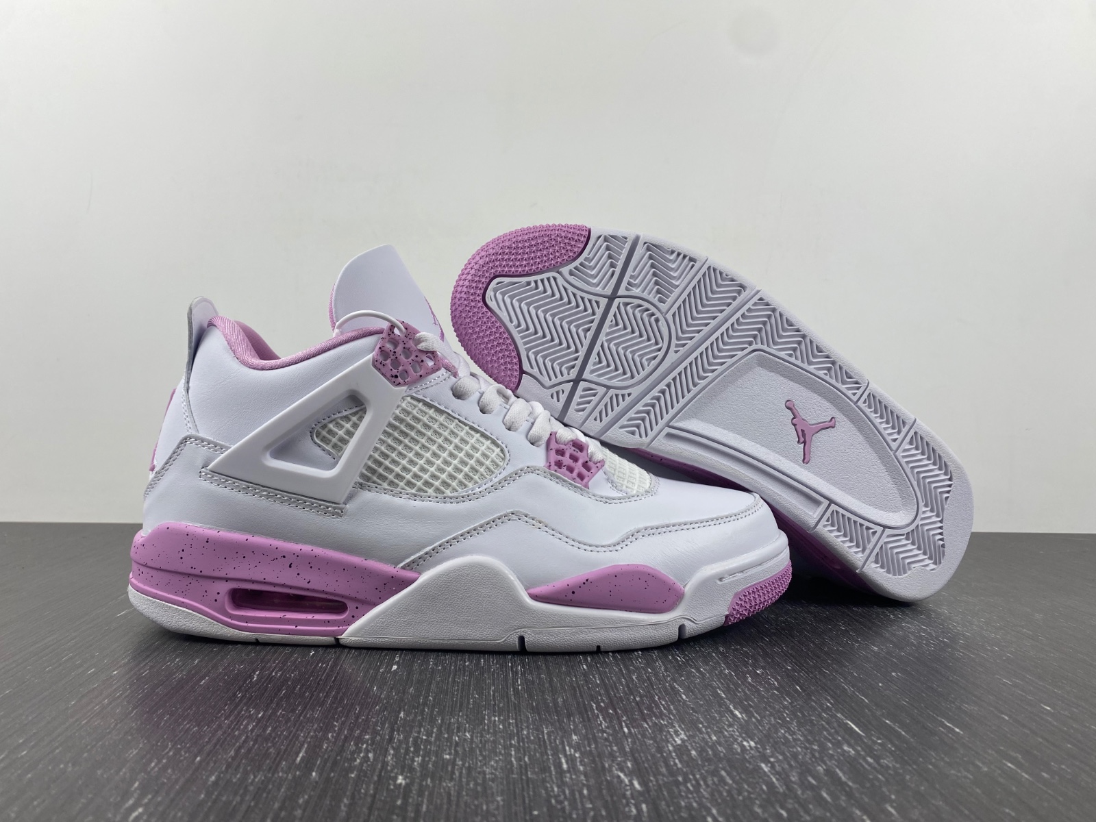 Air Jordan 4 “Pink Oreo” unreleased