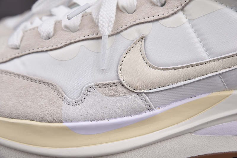 Nike Vaporwaffle sacai Sesame Sail Gum - DD1875-100